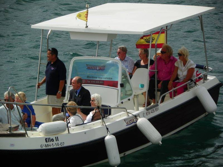 Taxi boat para hacer excursiones desde Mahón