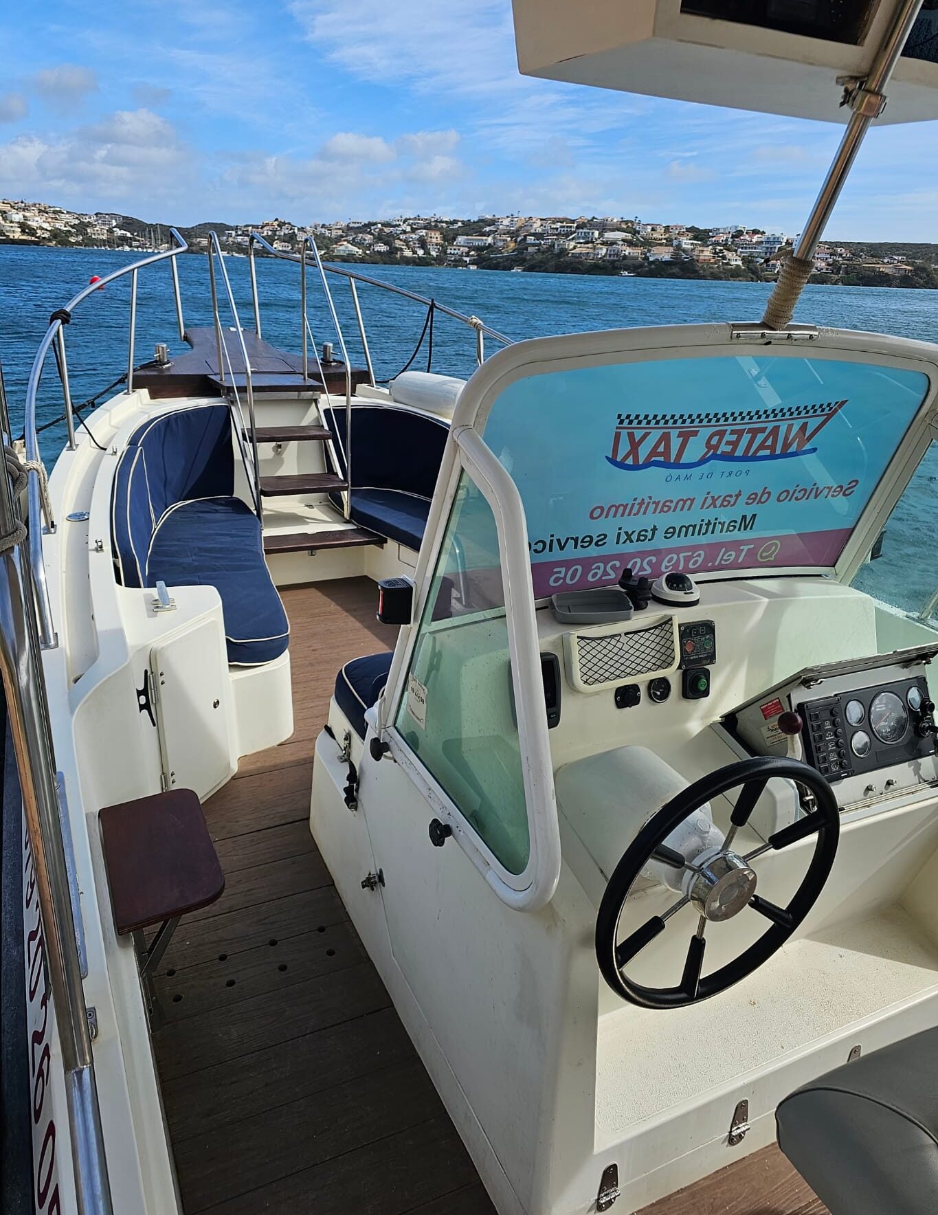 Servicio de taxi marítimo dentro del Puerto de Mahón